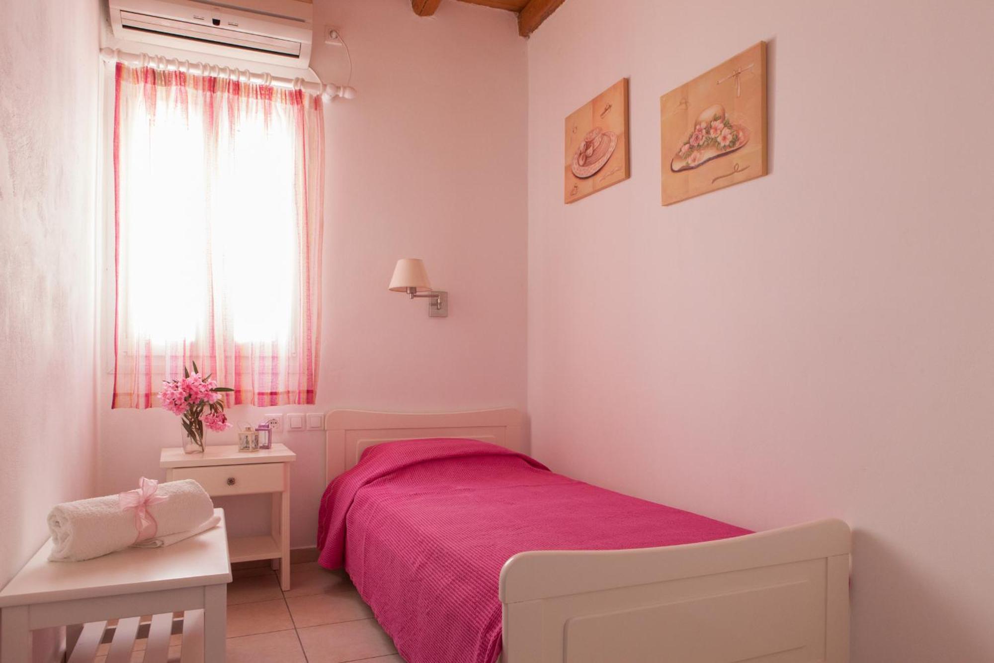 Ergina Summer Resort Antiparos Town Стая снимка